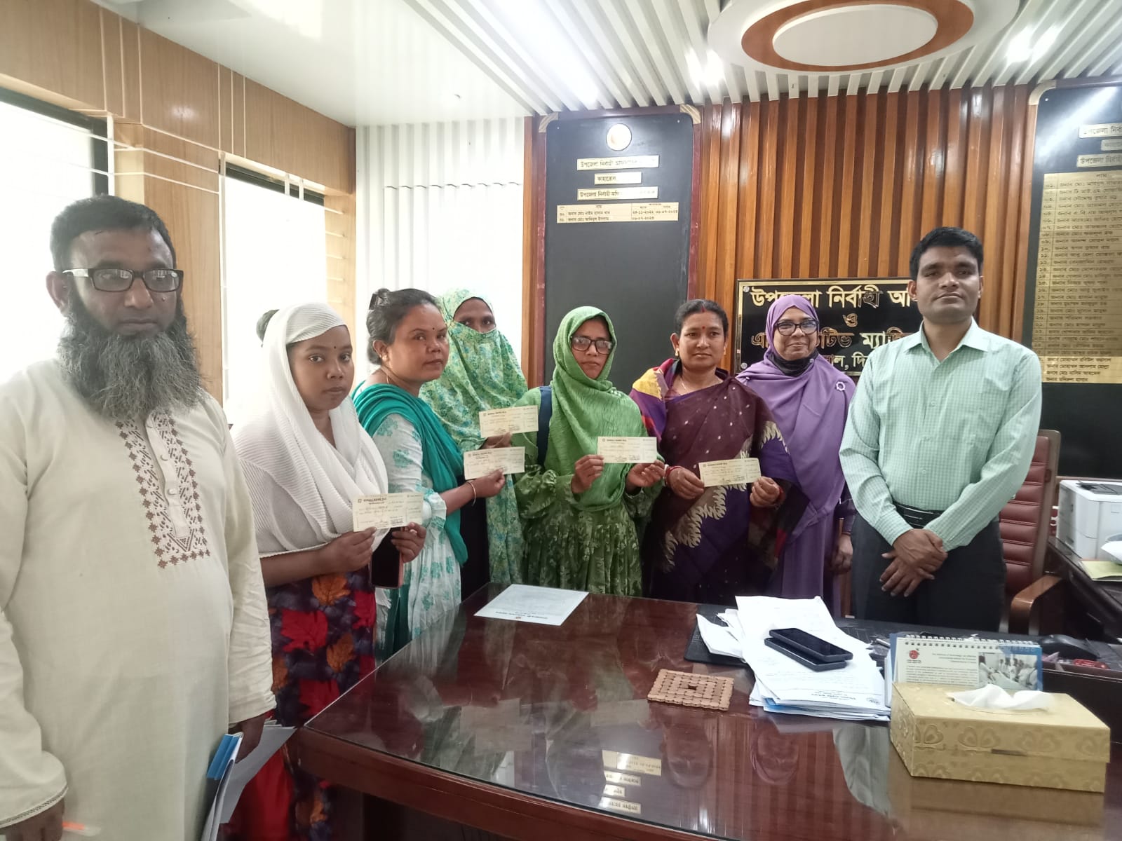 মহিলাদের আত্ম-কর্মসংস্থানের লক্ষ্যে ক্ষুদ্রঋণ কর্মসূচির আওতায় ২০২৪-২০২৫ অর্থ বছরে দুস্থ মহিলাদের মাঝে ক্ষুদ্রঋণের চেক বিতরণ।