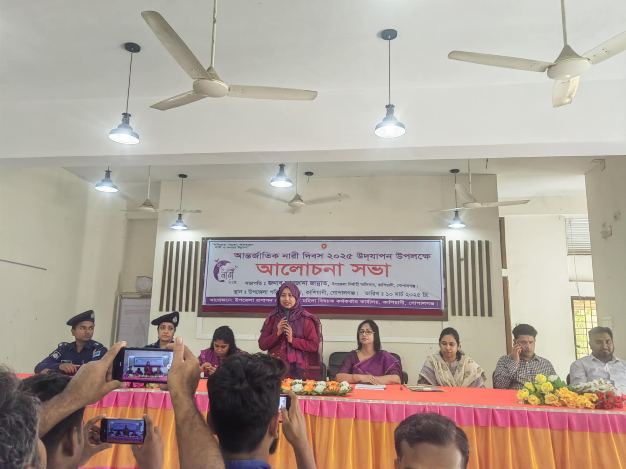 নারীদের বিভিন্ন বিষয় নিয়ে আলোচনা করেন উপজেলা নির্বাহী অফিসার