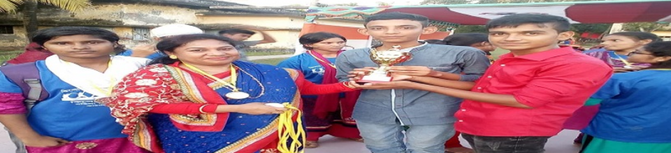 কিশোর কিশোরী সম্মেলনে পুরুস্কার গ্রহণ