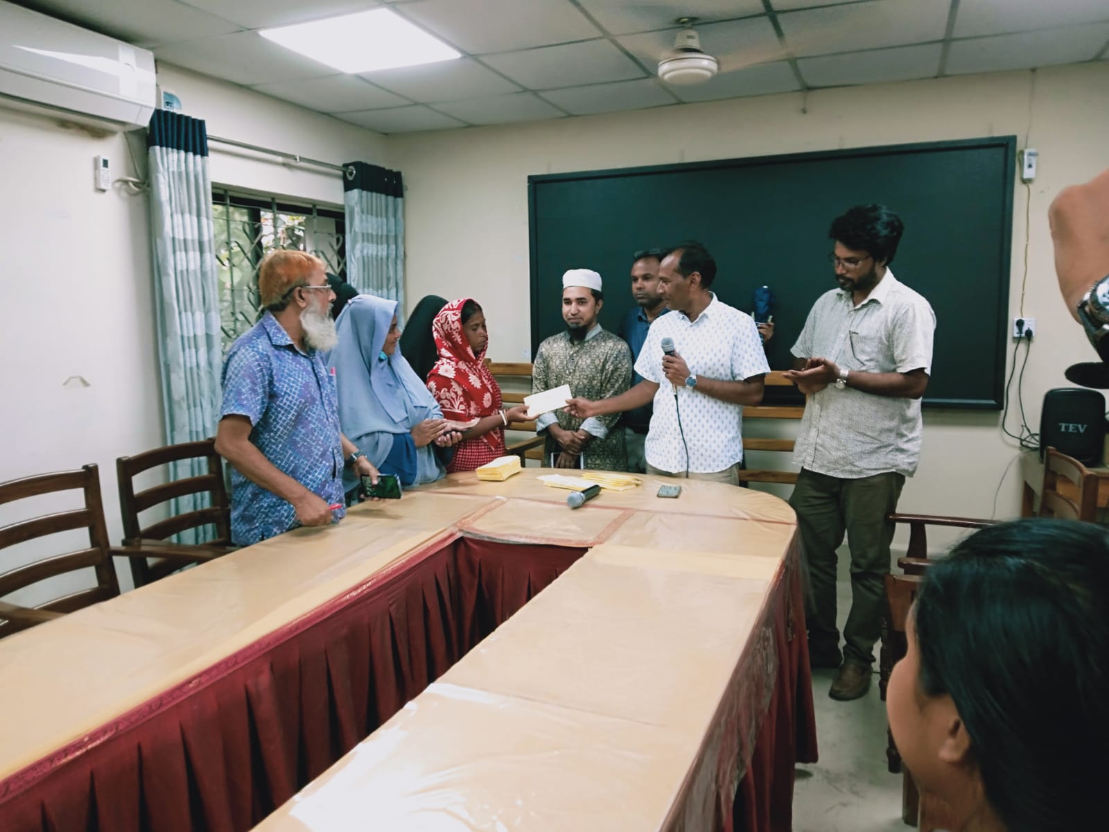 প্রশিক্ষণার্থীদের ভাতা বিতরন