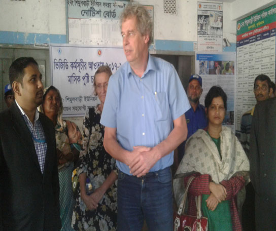 অত্র উপজেলার ভিজিডি কার্যক্রম পরিদর্শণে WFP প্রোগ্রামের উর্দ্ধতন কর্মকর্তাবৃন্দ 