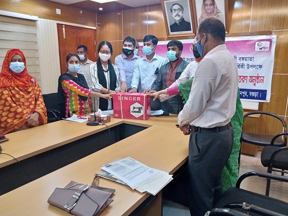 সেলাই মেশিন প্রদান