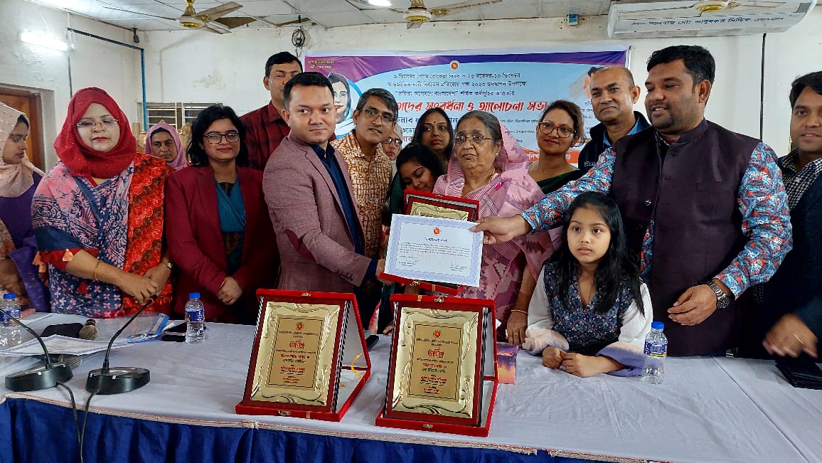 জয়িতাদের সম্মাননা প্রদান