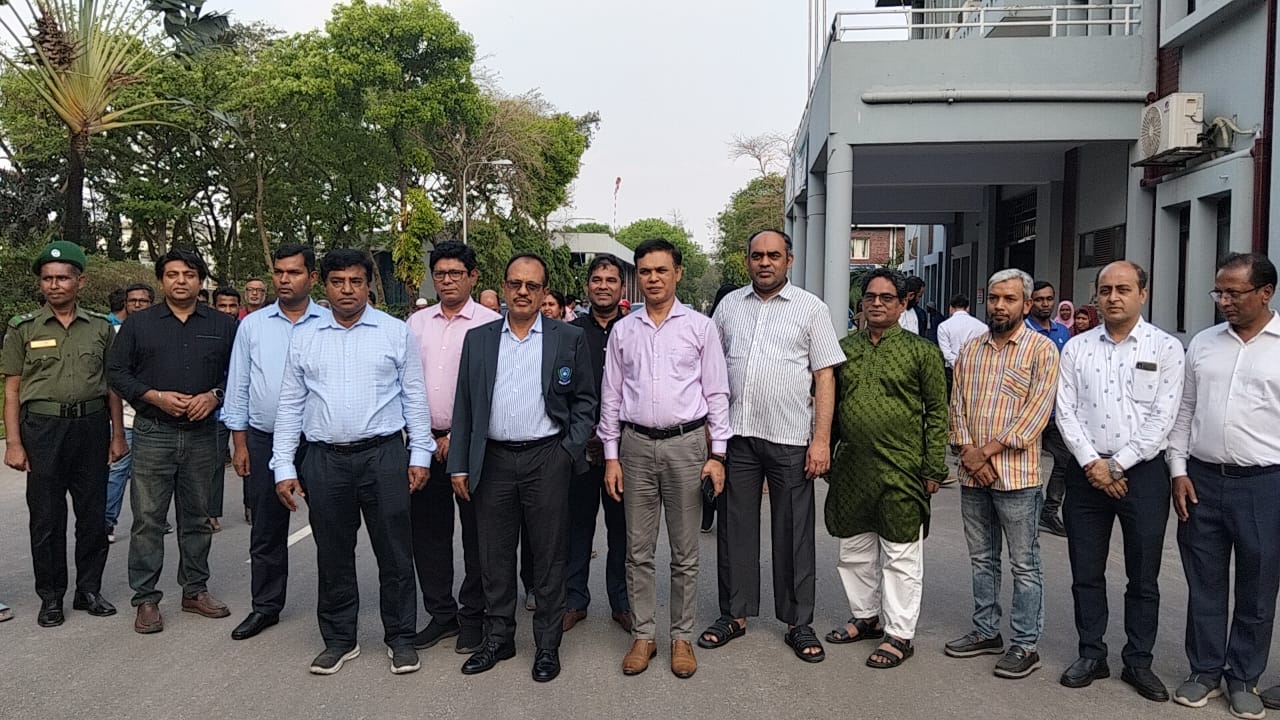 ব্যবস্থাপনা পরিচালক জনাব মোঃ আমিনুল ইসলাম সেবার মানোন্নয়নের লক্ষ্যে সায়েদাবাদ পানি শোধনাগার ফেজ–১ ও ফেজ–২ পরিদর্শন এর স্থিরচিত্র।