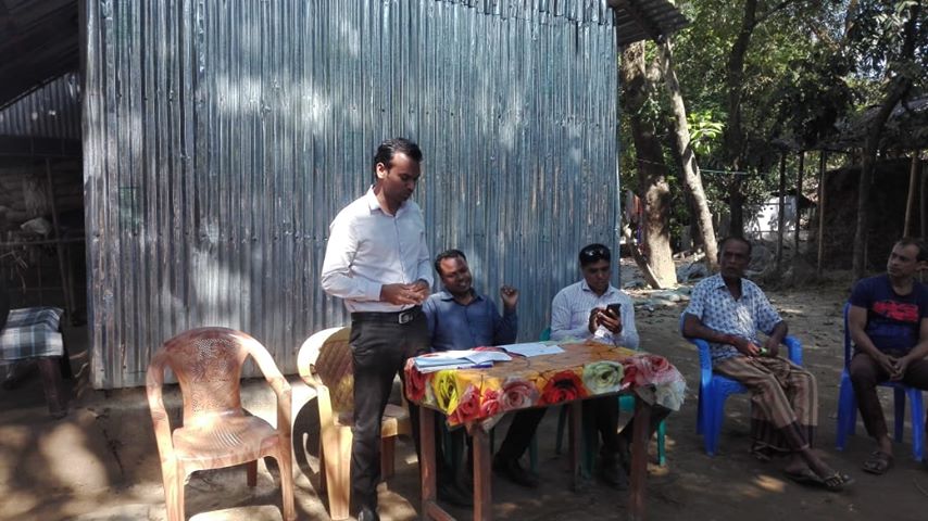 বিশ্বম্ভরপুর সমিতি পরিদর্শন কালে বক্তব্য রাখছেন শাখা ব্যবস্থাপক মহোদয় 