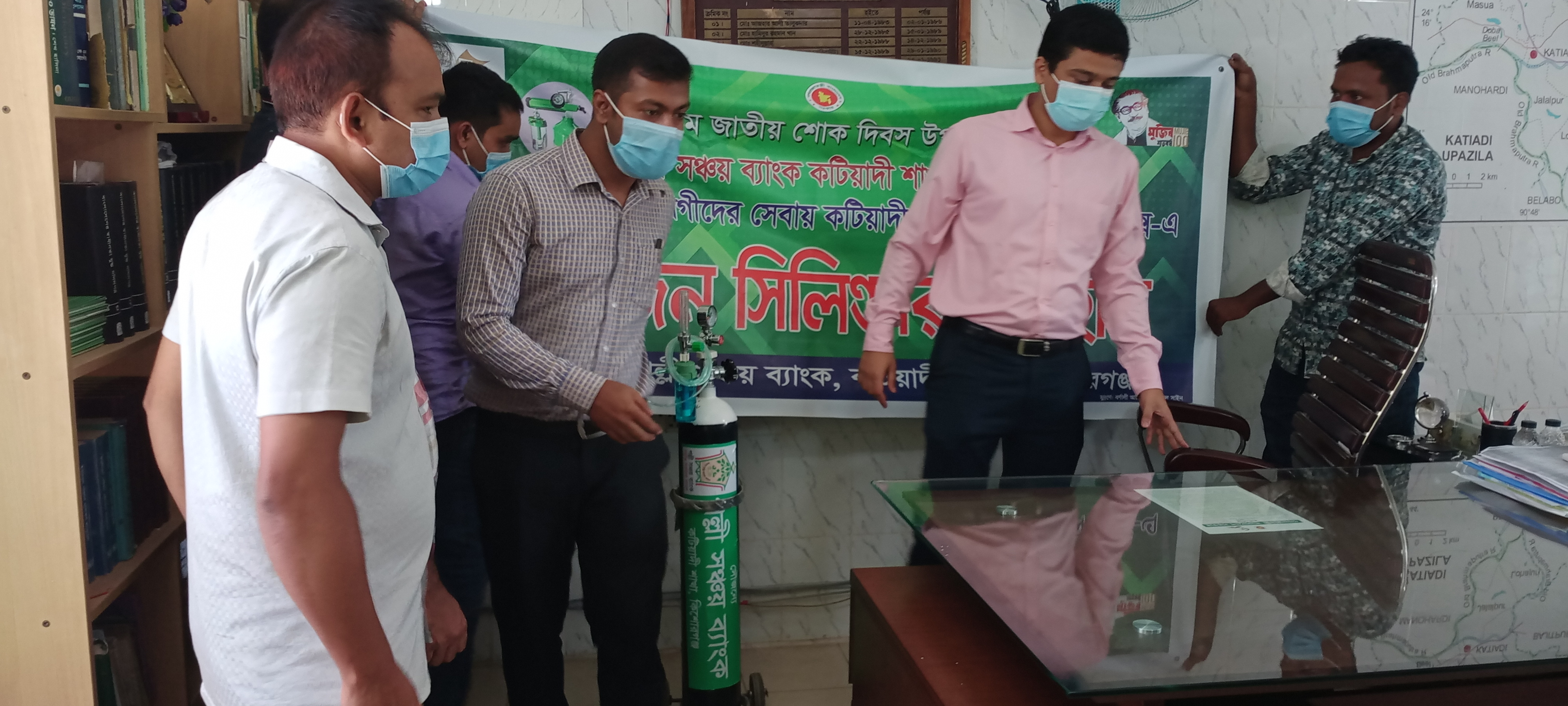 অক্সিজেন সিলিন্ডার উপহার