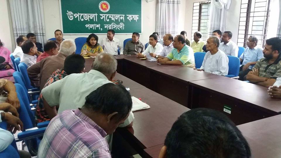 পলাশ উপজেলায় আসন্ন শারদীয় দূর্গাপূজা শান্তিপূর্ণ ভাবে উদযাপনের লক্ষ্যে আয়োজিত সভার অংশ বিশেষ।