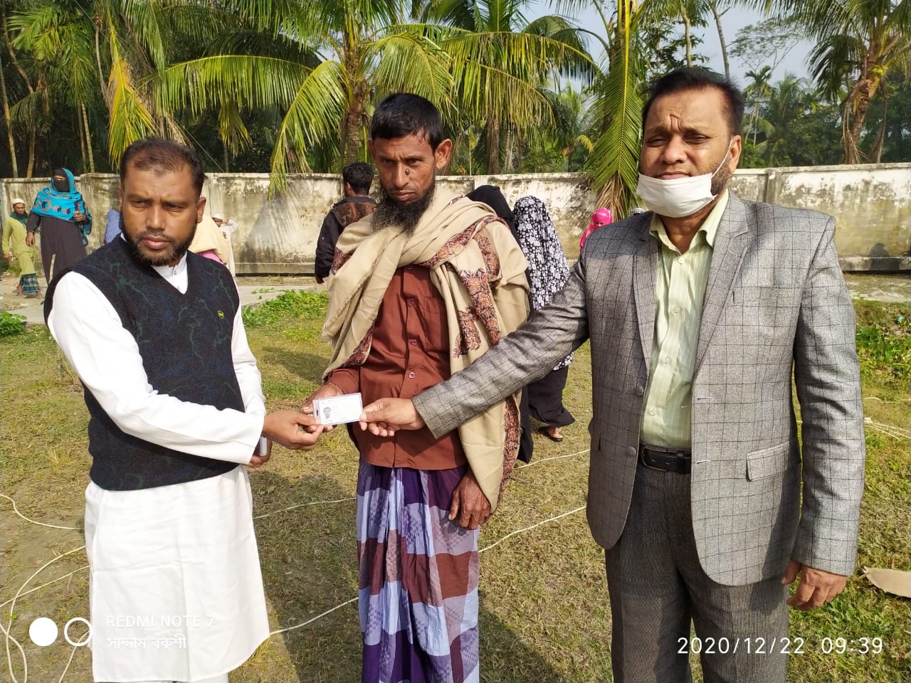 স্মার্ট জাতীয় পরিচয়পত্র বিতরণ