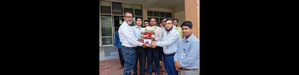 যোগদান উপলক্ষ্যে জেলা নির্বাচন অফিসার স্যারের আগমন ফুলেল শুভেচ্ছা জ্ঞাপন