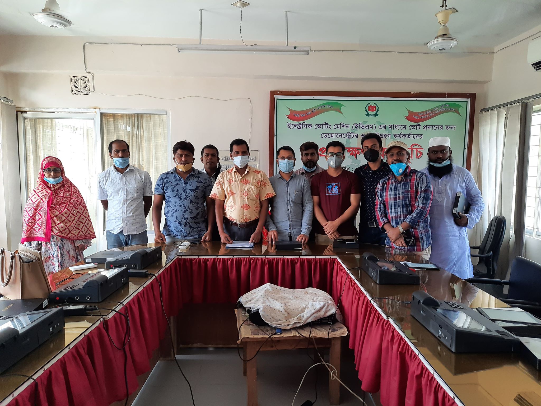 অনলাইনে zoom app এর মাধ্যমে EVM প্রশিক্ষণ ট্যাব বিতরণ