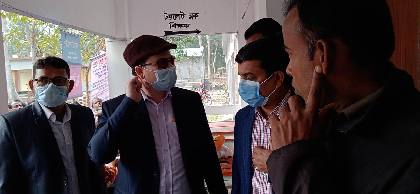 স্মার্ট কার্ড বিতরণ