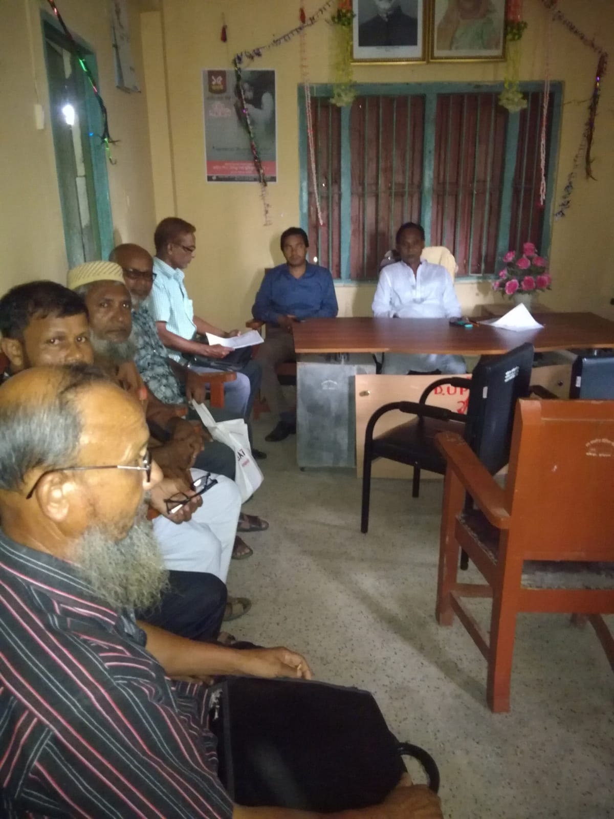 কুড়িগ্রাম জেলার উলিপুর উপজেলায় ভোটার তালিকা হালনাগাদ কর্মসূচী-2022 উপলক্ষে দলদলিয়া ইউনিয়ন পরিষদ চেয়ারম্যানের কার্যালয়ে তথ্য সংগ্রহকারী ও সুপারভাইজারগণের সহিত মতবিনিময় সভা।।