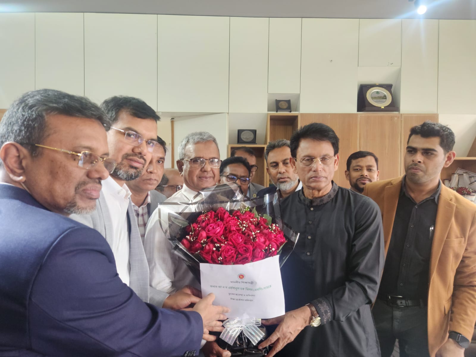 মাননীয় শিক্ষা মন্ত্রী মহোদয় জনাব আ ন ম এহছানুল হক মিলন এবং মাননীয় শিক্ষা প্রতিমন্ত্রী জনাব ববি হাজ্জাজ মহোদয়কে শিক্ষা প্রকৌশল অধিদপ্তর (ইইডি)-এর পক্ষ থেকে প্রধান প্রকৌশলী জনাব মোঃ তারেক আনোয়ার জাহেদী মহোদয়ের ফুলেল শুভেচ্ছা।