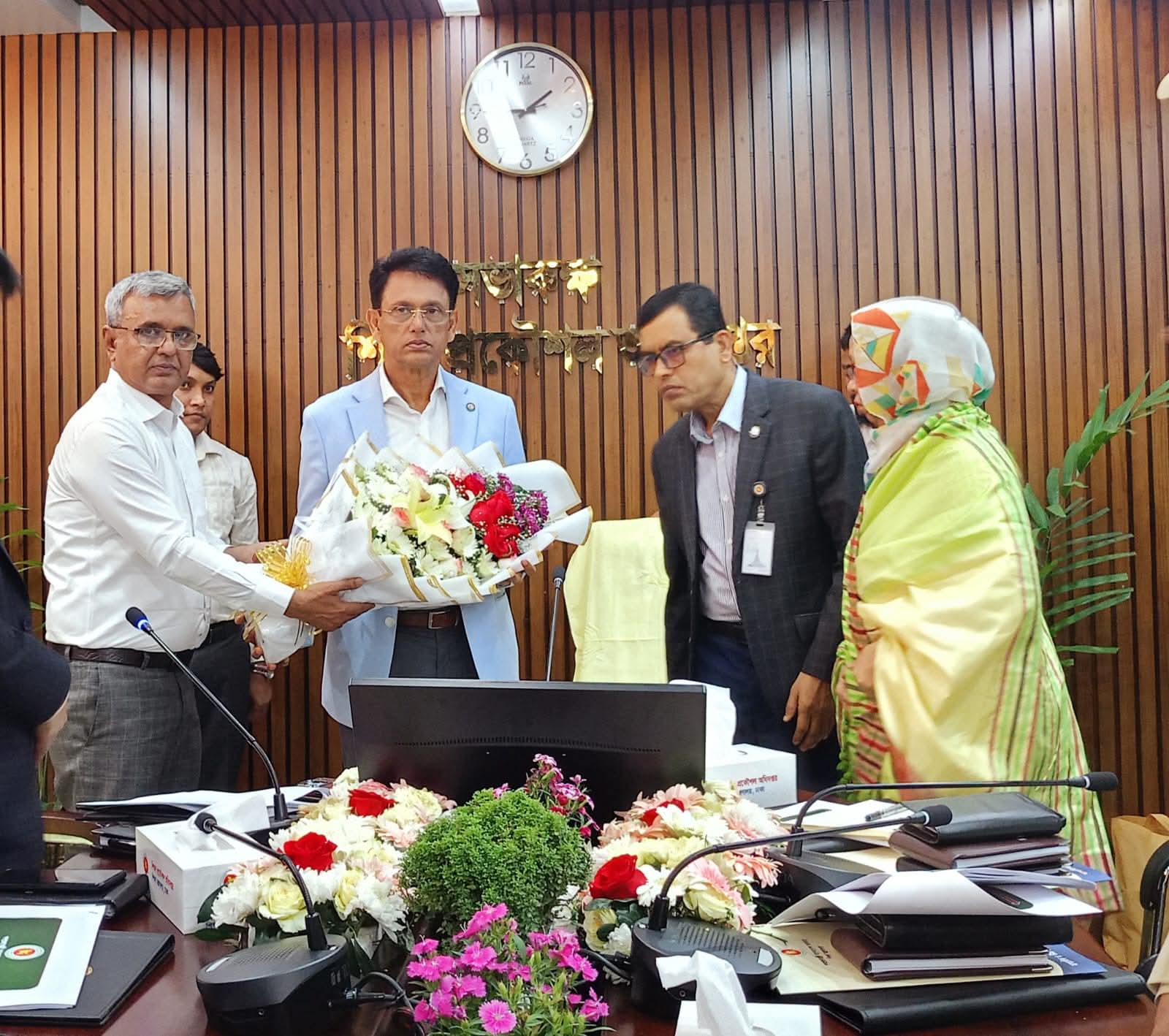 ড. আ ন ম এহছানুল হক মিলন, এমপি-এঁর মাননীয় মন্ত্রী শিক্ষা মন্ত্রণালয় এবং প্রাথমিক ও গণশিক্ষা মন্ত্রণালয় শিক্ষা প্রকৌশল অধিদপ্তরের কর্মকর্তাগণের সাথে মতবিনিময়