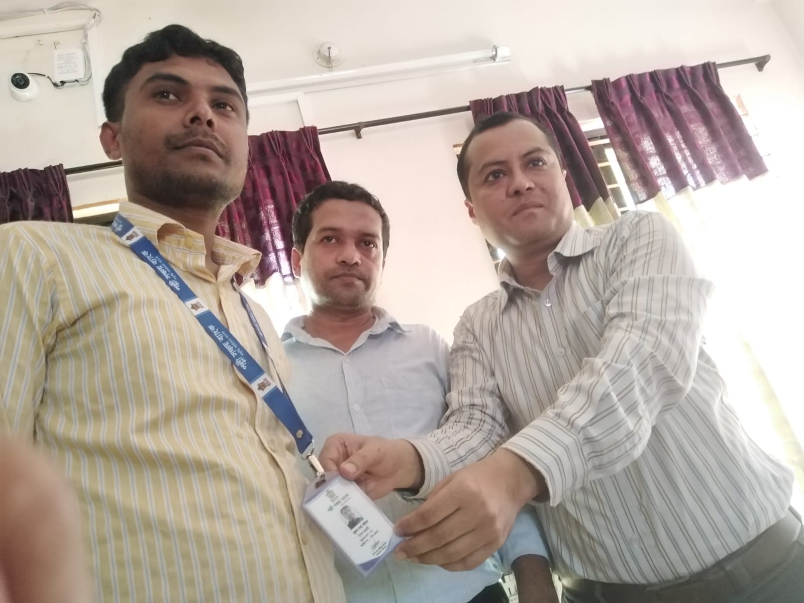 আইডি কার্ড বিতরণ