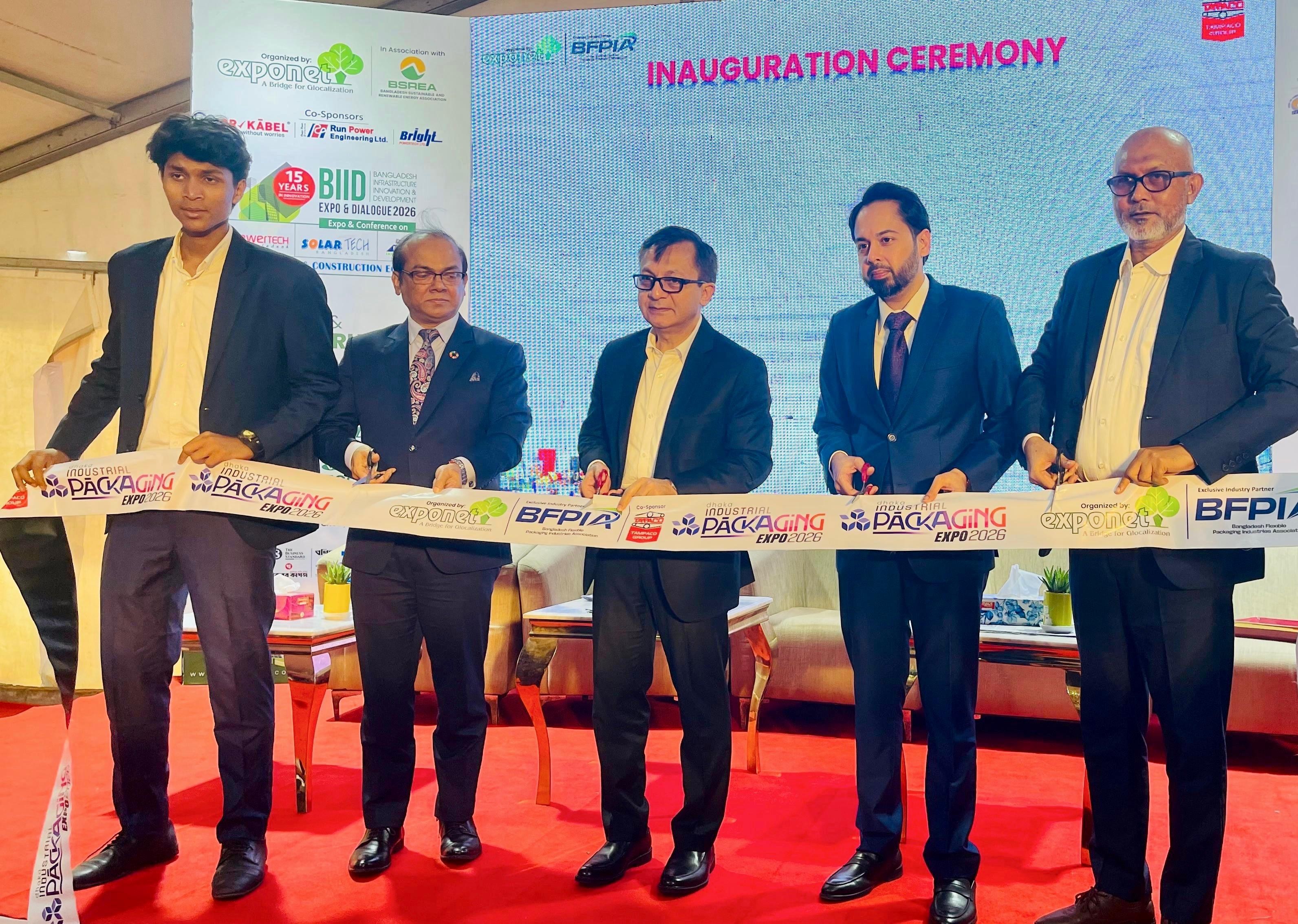 মাননীয় বাণিজ্য মন্ত্রী খন্দকার আব্দুল মুক্তাদির, এমপি, ঢাকা ইন্ডাস্ট্রিয়াল প্যাকেজিং এক্সপো ২০২৬-এর উদ্বোধন করেন। এ সময় বিশেষ অতিথি হিসেবে উপস্থিত ছিলেন রপ্তানি উন্নয়ন ব্যুরো (ইপিবি)-এর ভাইস চেয়ারম্যান ও প্রধান নির্বাহী কর্মকর্তা মোহাম্মদ হাসান আরিফ।