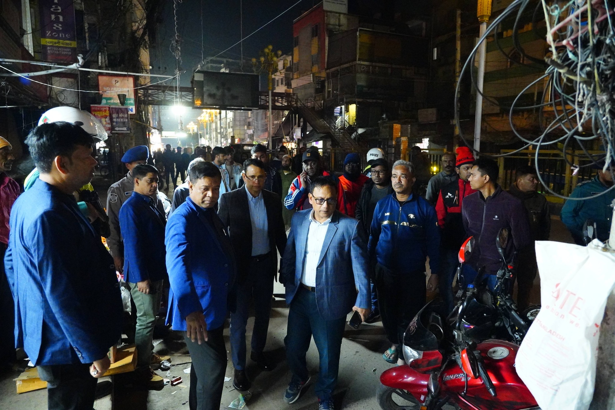 ব্যানার-পোস্টার অপসারণ ও ফুটপাত দখল মুক্তকরণ কার্যক্রম পরিদর্শনে রাসিক প্রশাসক...