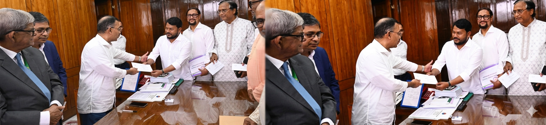 মাননীয় প্রধানমন্ত্রী ঈদ উপহারের চেক তুলে দিচ্ছেন রাসিকে‘র প্রশাসক মহোদয়কে