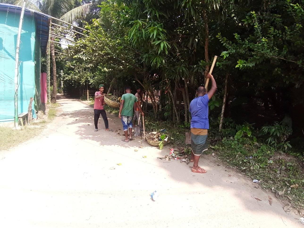 প্রতিটি পূজা মন্ডপ এর আশেপাশে পরিস্কার ও বালু দিয়ে মেরামত