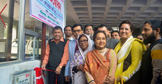 শতভাগ স্বাস্থ্যসম্মত খাবারের প্রতিশ্রুতি নিয়ে ফরিদপুর পৌর সভার ফুড কর্ণারের উদ্বোধন।