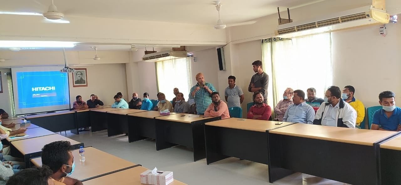 ফরিদপুর শহরকে পরিচ্ছন্ন রাখার জন্য পৌরসভার বিভিন্ন বাজারের ব্যবসায়ীদের সাথে মত বিনিময় সভা