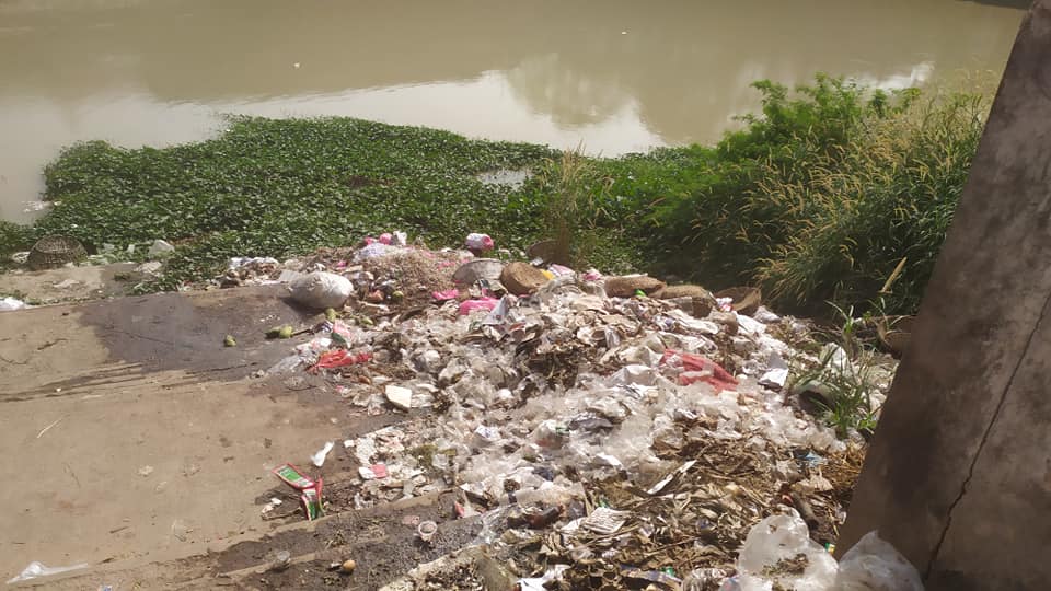 ফরিদপুর পৌরসভার সবজির আড়ত মালিকদের সাথে মতবিনিময় হল। সাথে ছিলেন কুয়েটের পুরকৌশল বিভাগের সহযোগী অধ্যাপক ড. খালেকুজ্জামান