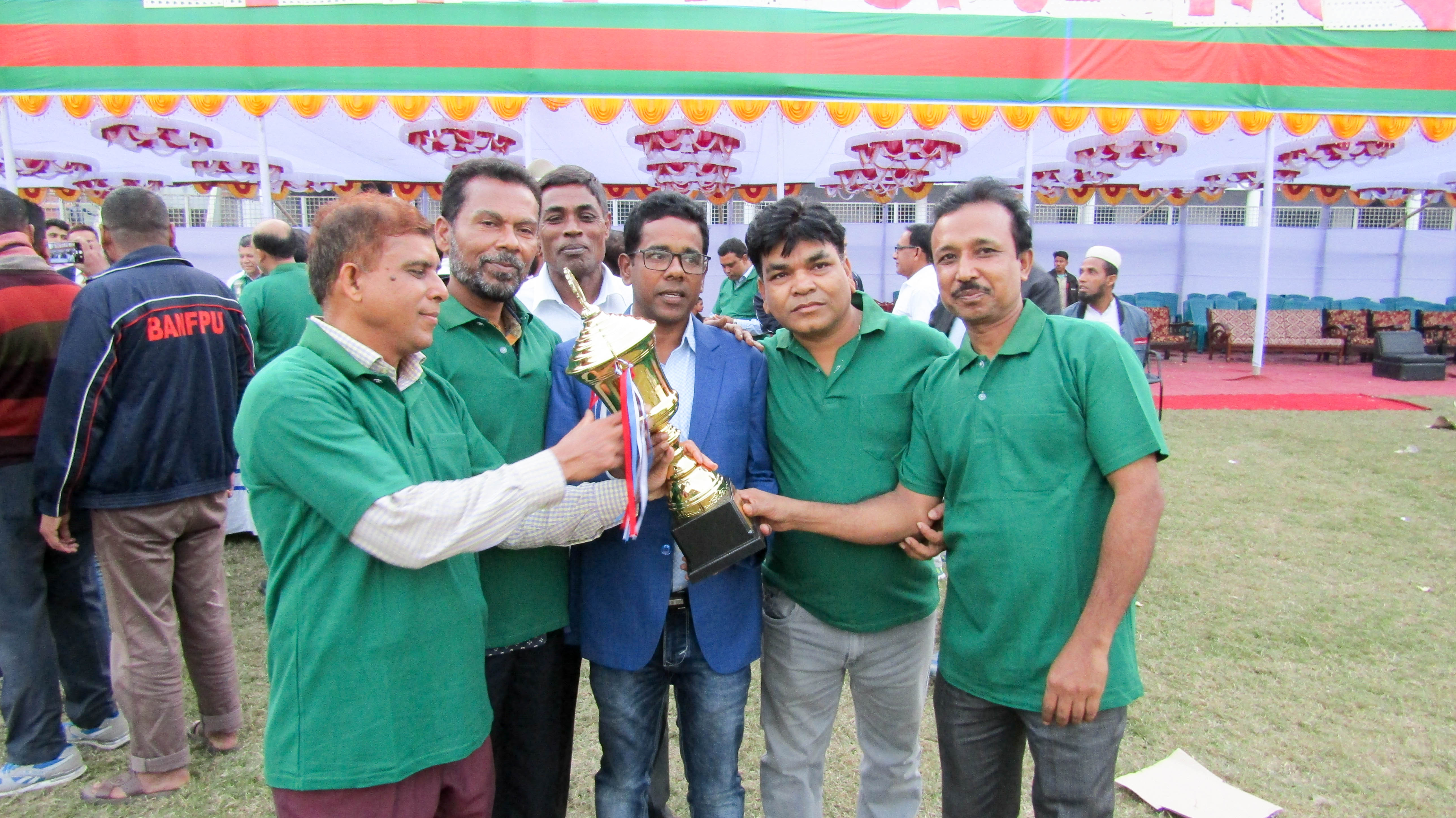 ১৬ই ডিসেম্বর মহান বিজয় দিবস উপলক্ষে ফরিদপুর জেলা প্রশাসন ও ফরিদপুর পৌরসভা এর মধ্যে প্রীতি ফুটবল ম্যাচ