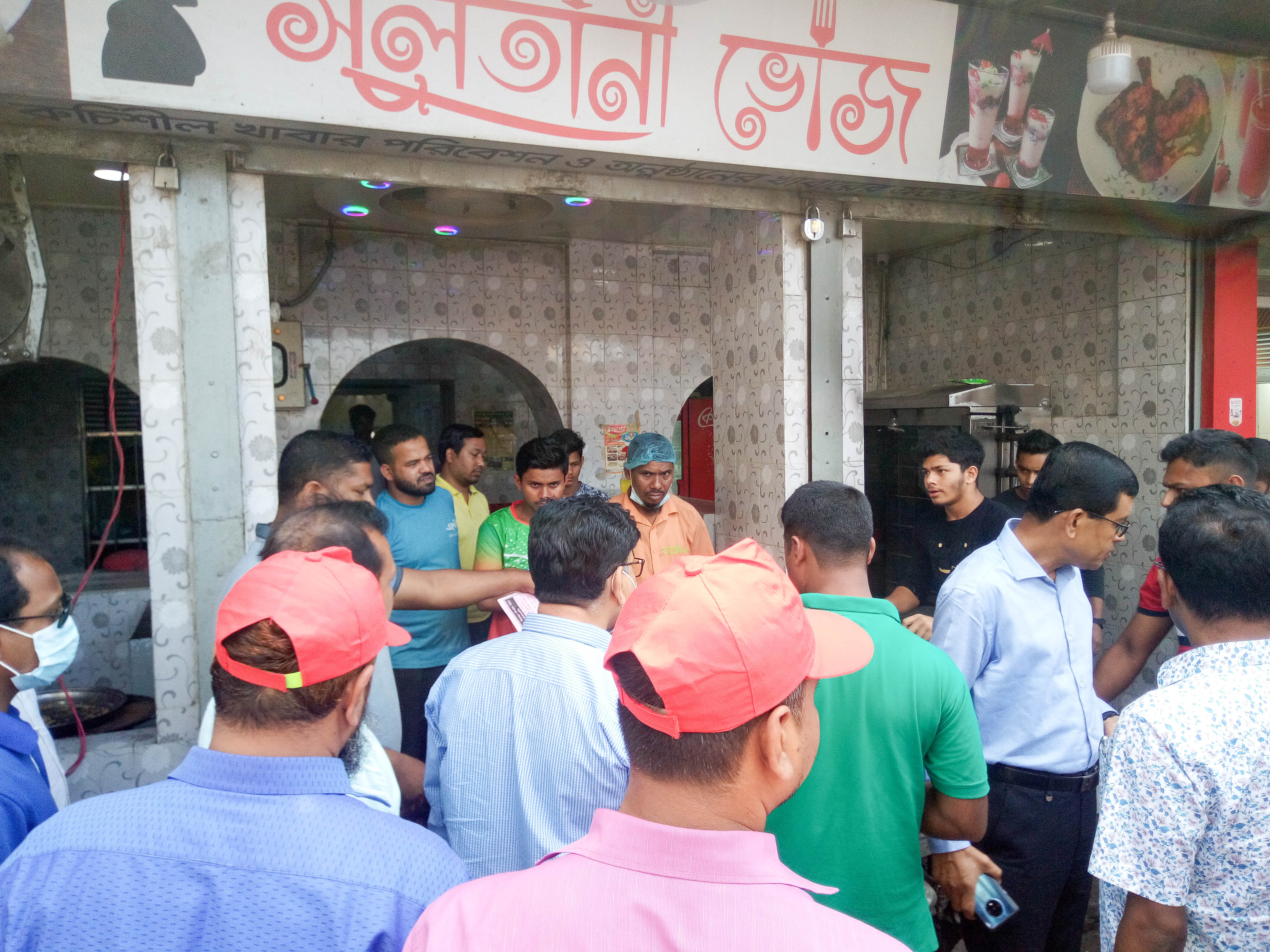 অবৈধ দোকান-সাইবোর্ড, বকেয়া পৌরকর এবং ময়লা আবর্জনা পরিস্কার অভিযান (চলমান)