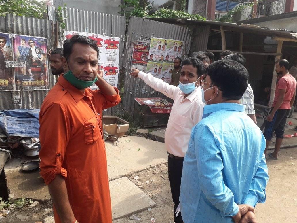 থানা রোড পূর্ব খাবাশপুর এর মোড় এলাকায় সরকারি যায়গা দখল অবমুক্ত অভিযান চলছে।