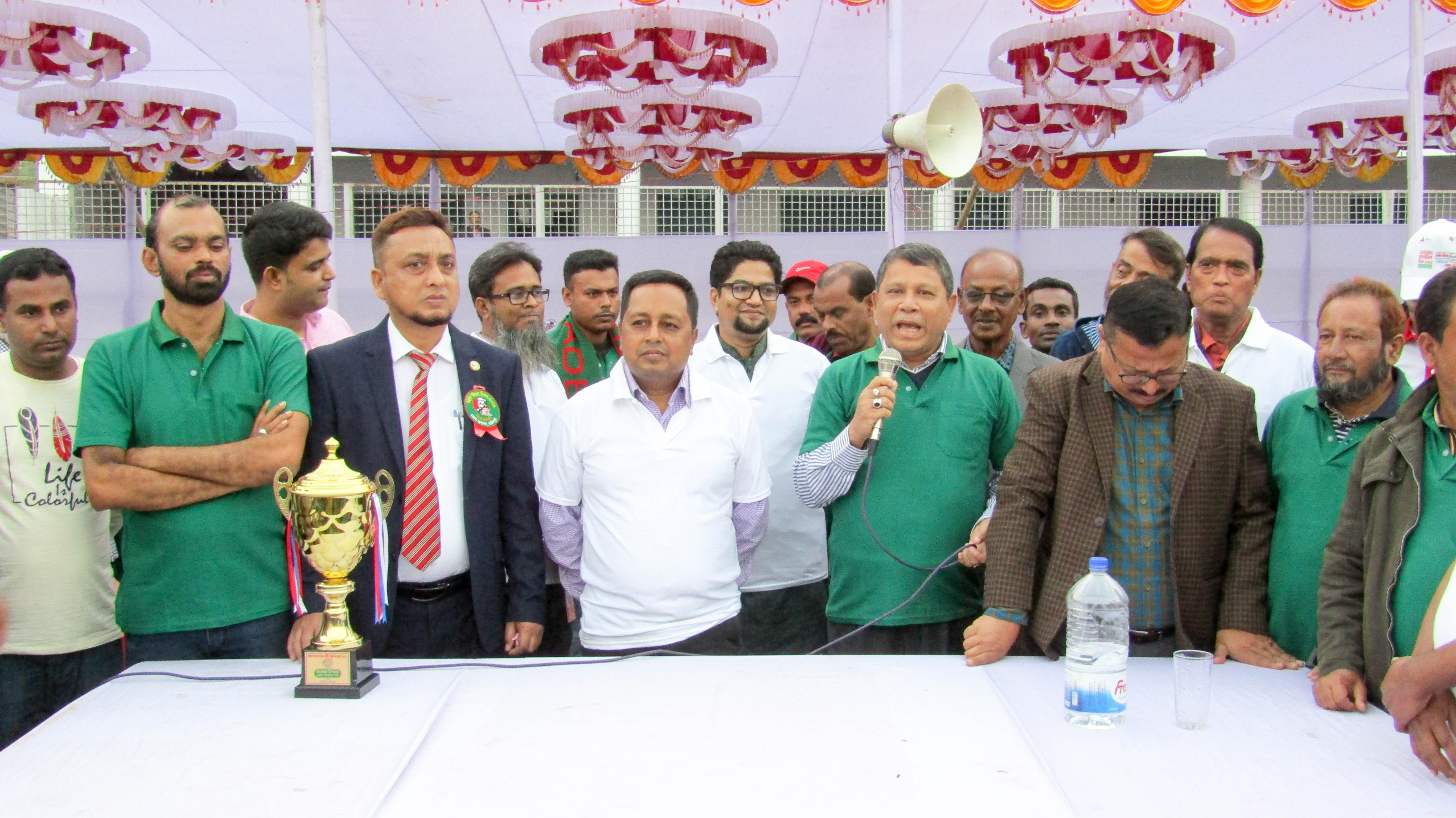 ১৬ই ডিসেম্বর মহান বিজয় দিবস উপলক্ষে ফরিদপুর জেলা প্রশাসন ও ফরিদপুর পৌরসভা এর মধ্যে প্রীতি ফুটবল ম্যাচ