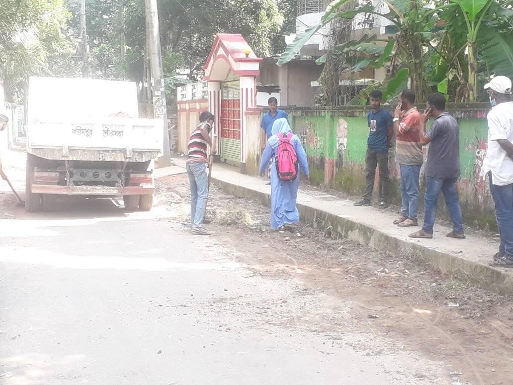 প্রতিটি পূজা মন্ডপ এর আশেপাশে পরিস্কার ও বালু দিয়ে মেরামত