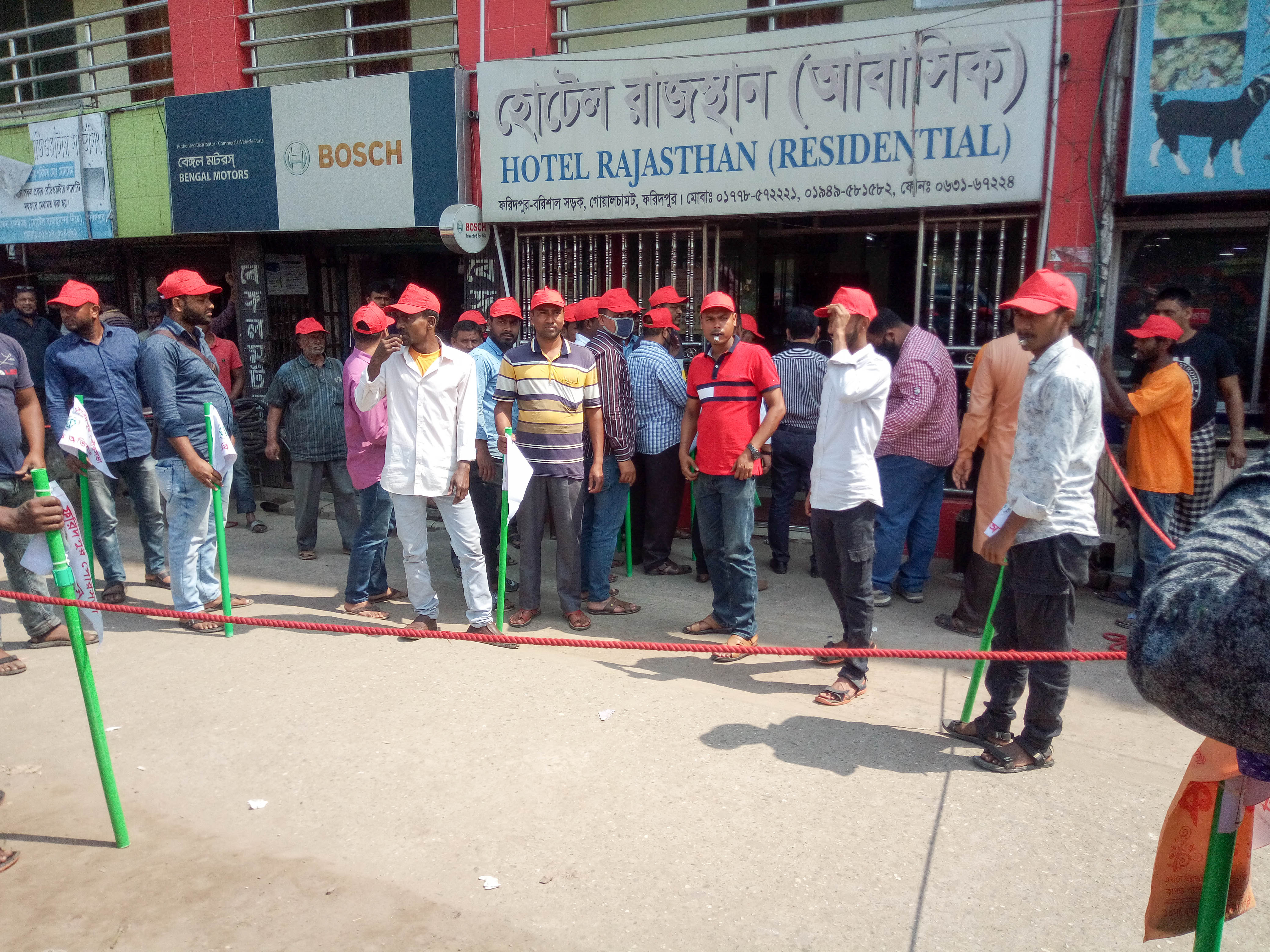 অবৈধ দোকান-সাইবোর্ড, বকেয়া পৌরকর এবং ময়লা আবর্জনা পরিস্কার অভিযান (চলমান)