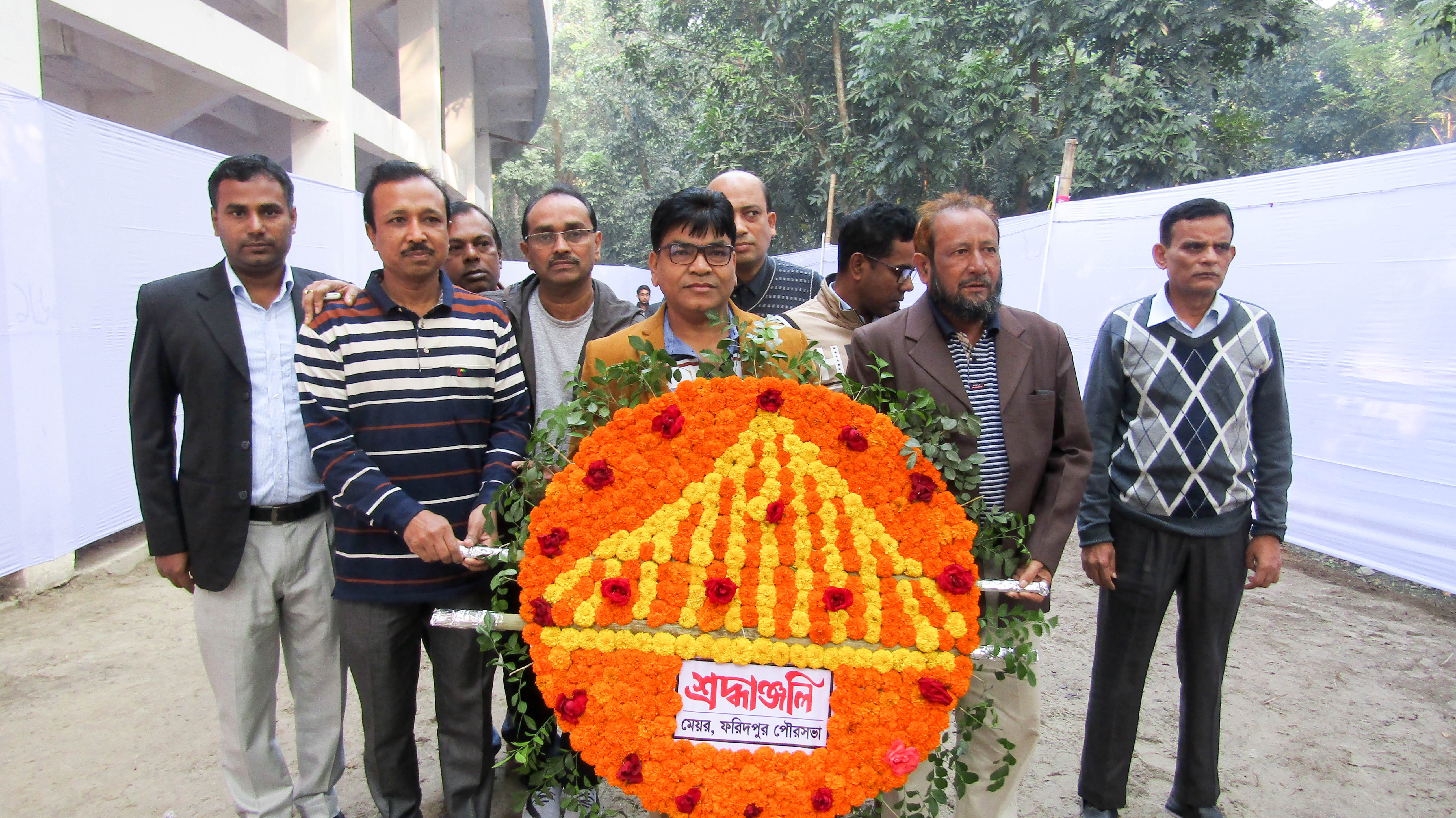 শহীদ বুদ্ধিজীবিদের গন কবরে শ্রদ্ধাঞ্জলি
