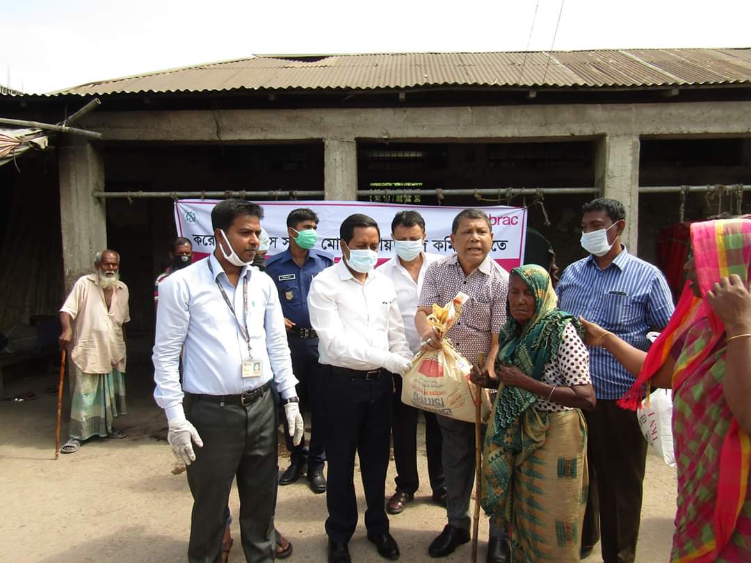 করনা ভাইরাস এর মহামারিতে দরিদ্র মানুষের মাঝে খাদ্য সামগ্রগী বিতরন