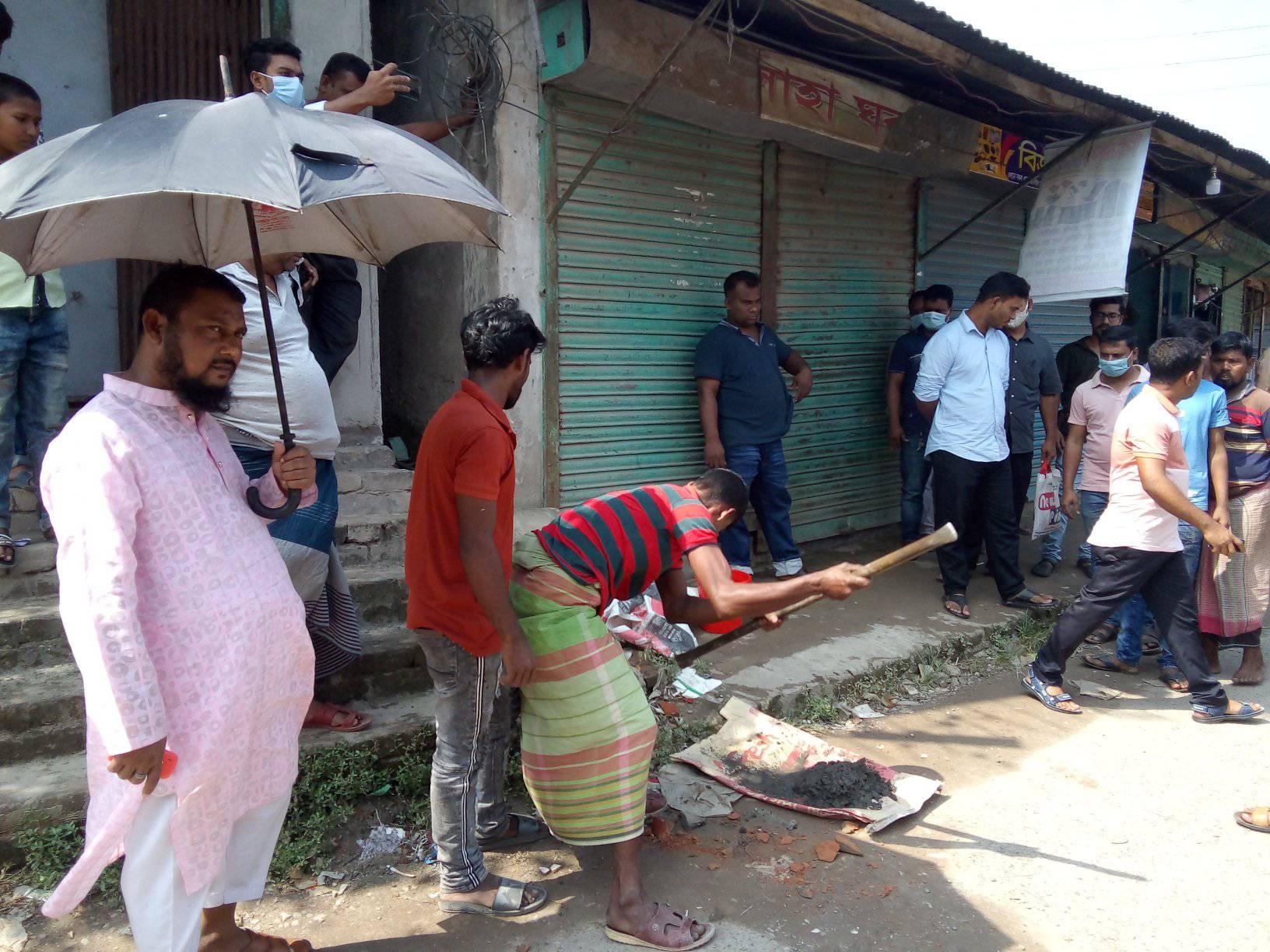 অবৈধ মলের লাইন ড্রেনের সাথে সংযুক্ত এবং নদী নালা র পরিবেশ দূষিত করছেন। ঐ সকল বাড়িঘর অফিসের মলের লাইন সিলগালা করা হচ্ছে।