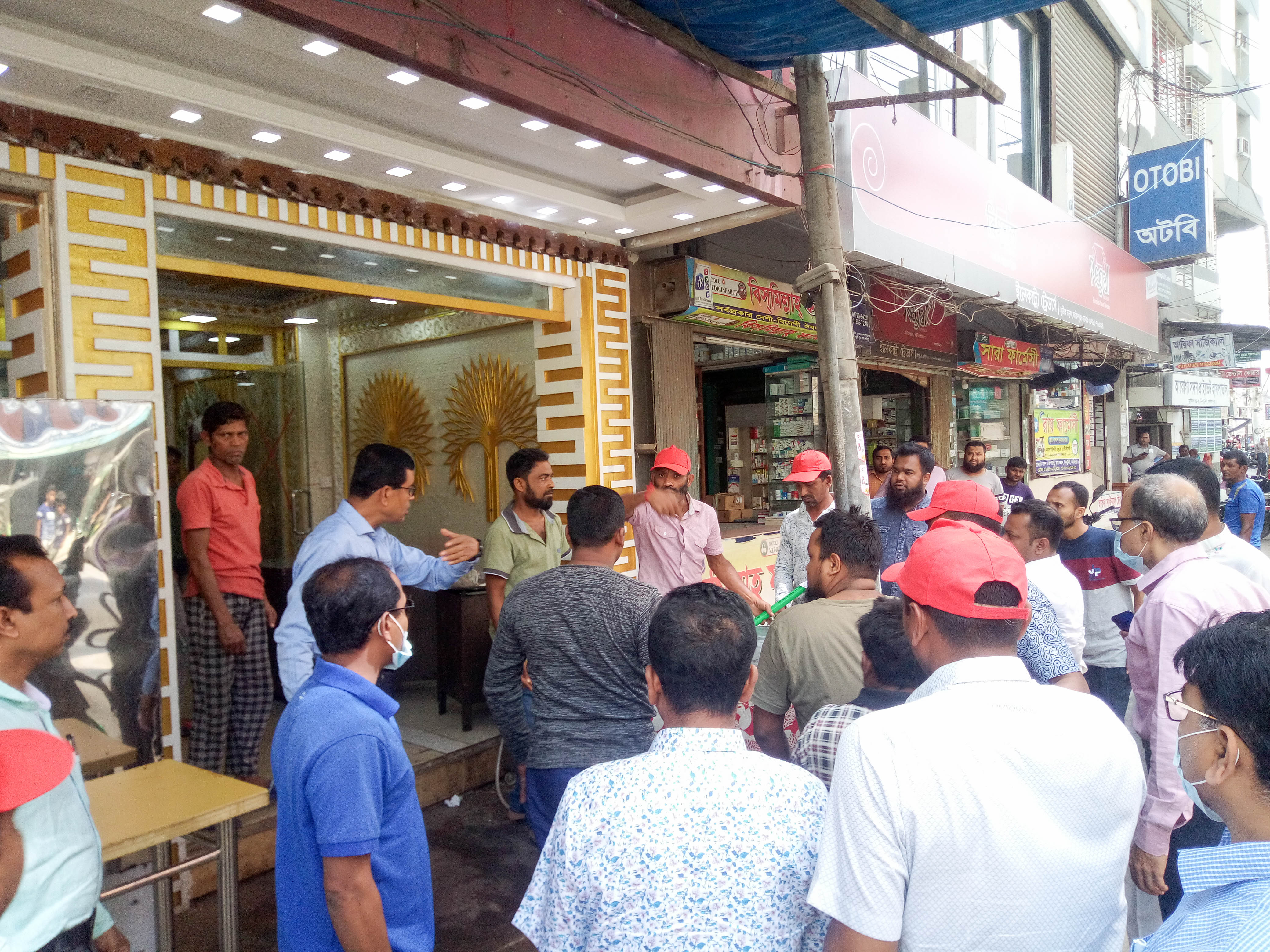 অবৈধ দোকান-সাইবোর্ড, বকেয়া পৌরকর এবং ময়লা আবর্জনা পরিস্কার অভিযান (চলমান)