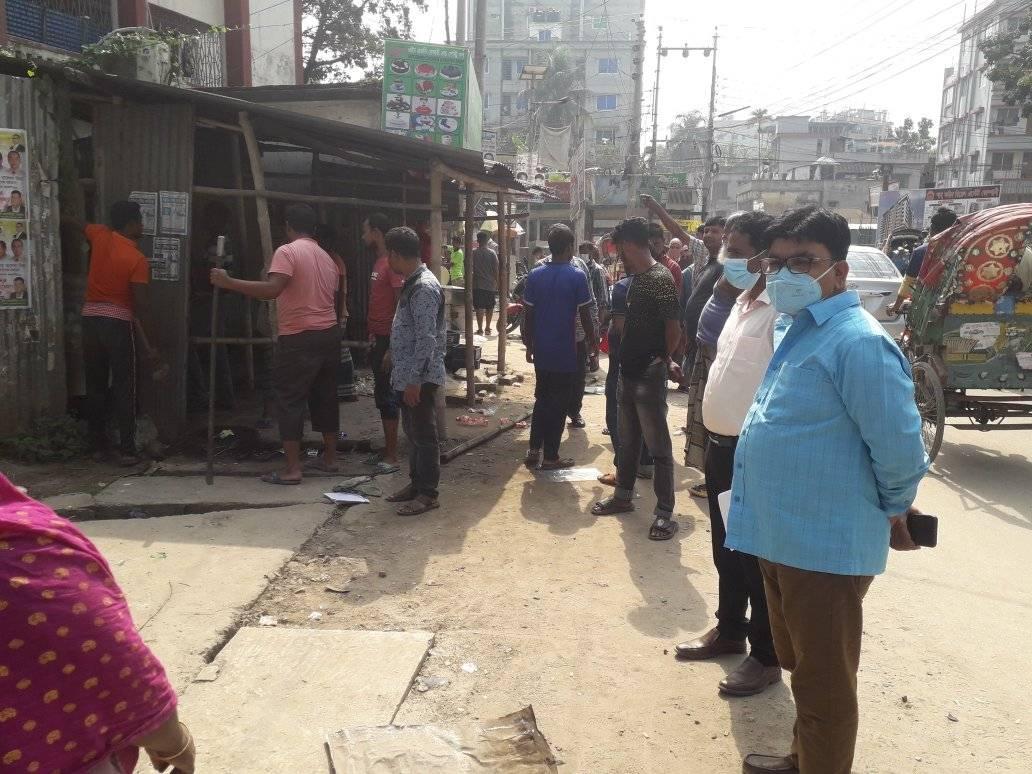 থানা রোড পূর্ব খাবাশপুর এর মোড় এলাকায় সরকারি যায়গা দখল অবমুক্ত অভিযান চলছে।