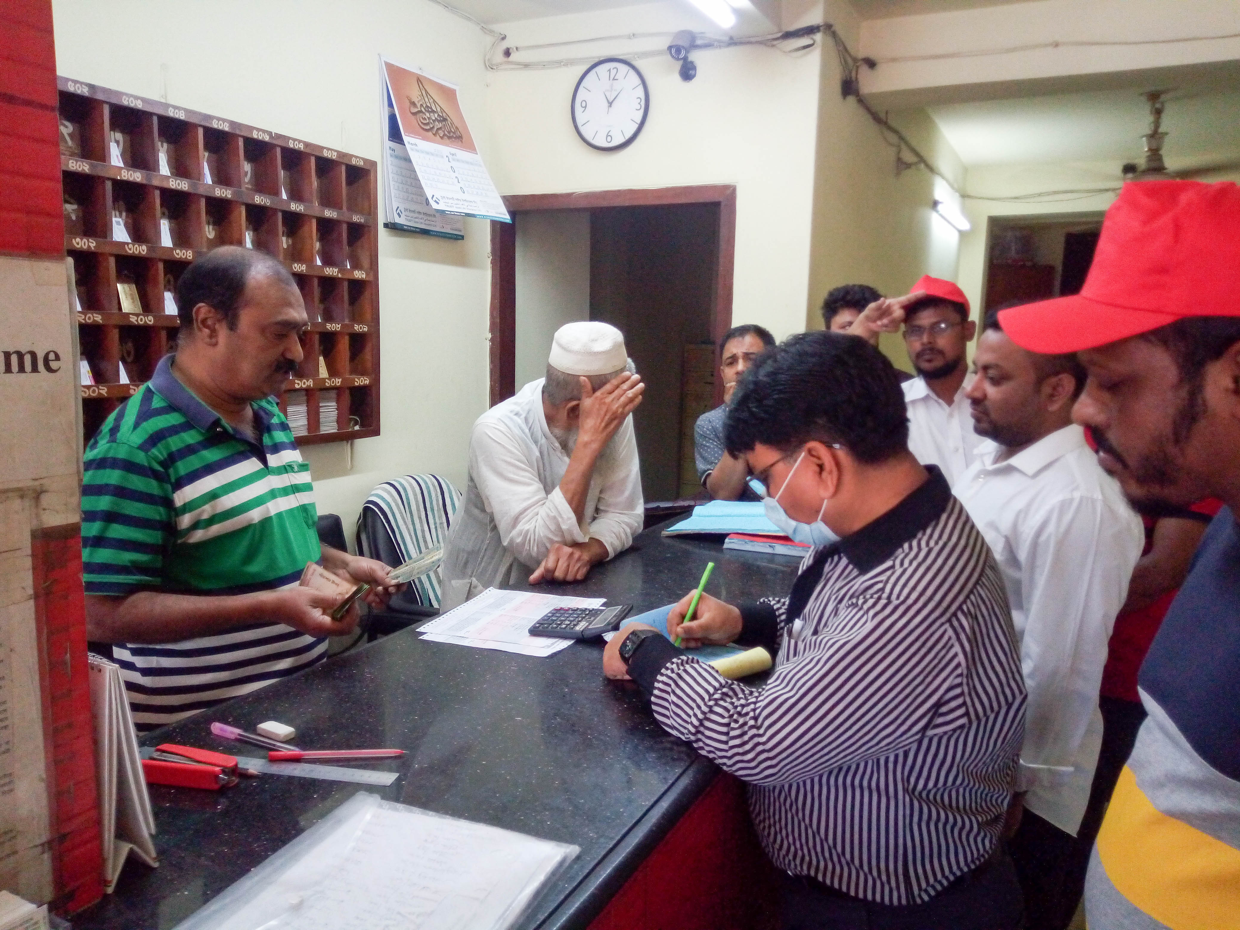অবৈধ দোকান-সাইবোর্ড, বকেয়া পৌরকর এবং ময়লা আবর্জনা পরিস্কার অভিযান (চলমান)