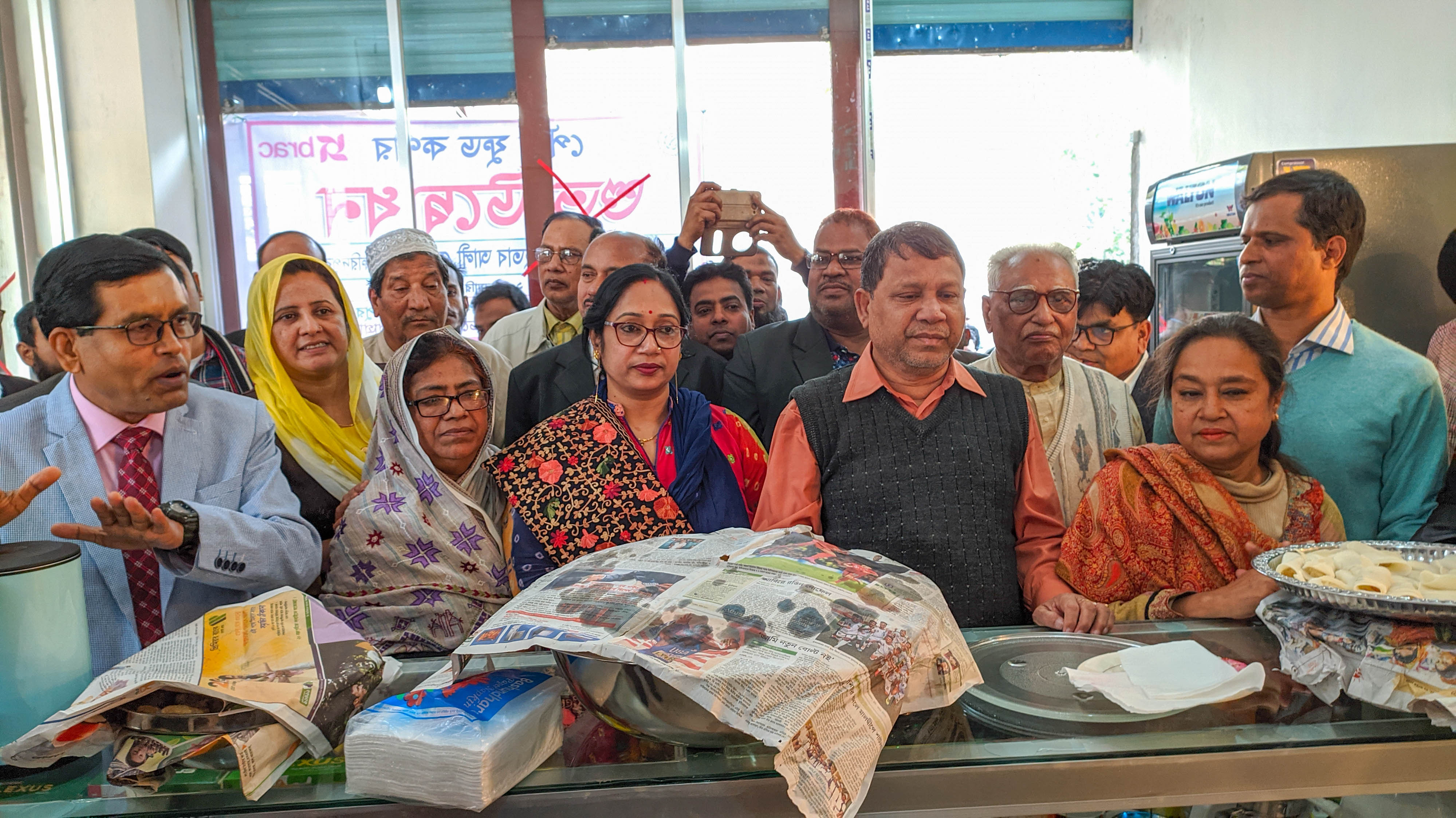 শতভাগ স্বাস্থ্যসম্মত খাবারের প্রতিশ্রুতি নিয়ে ফরিদপুর পৌর সভার ফুড কর্ণারের উদ্বোধন।