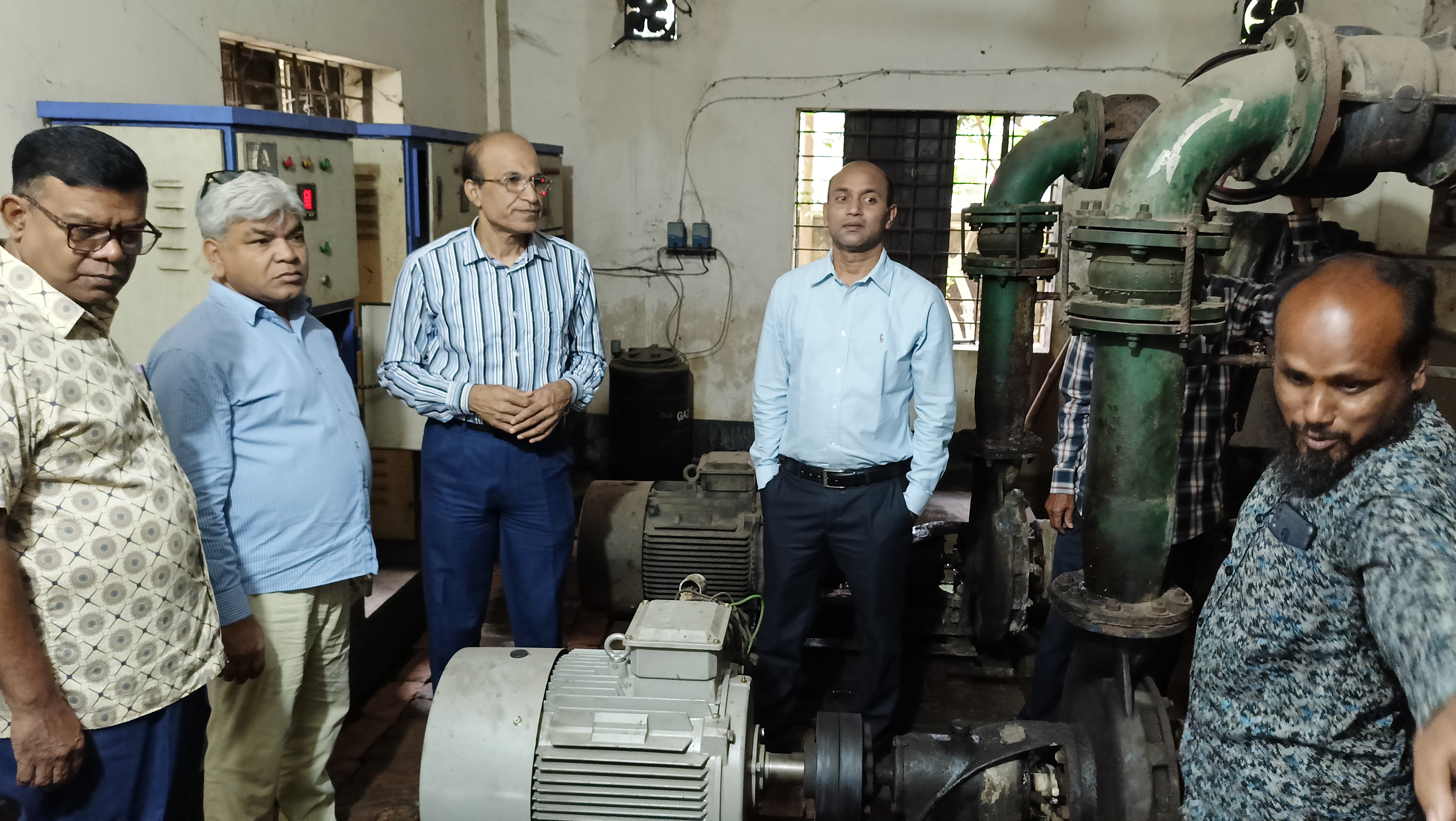 ফরিদপুর পৌরসভার পানি সরবরাহ সেবার মানোন্নয়নে নিয়মিত কার্যক্রমের অংশ হিসেবে পৌর প্রশাসক এবং ঊর্ধ্বতন কর্মকর্তাবৃন্দ গোয়ালচামট ও শিশুপার্ক পানি শোধনাগার পরিদর্শন করেন।