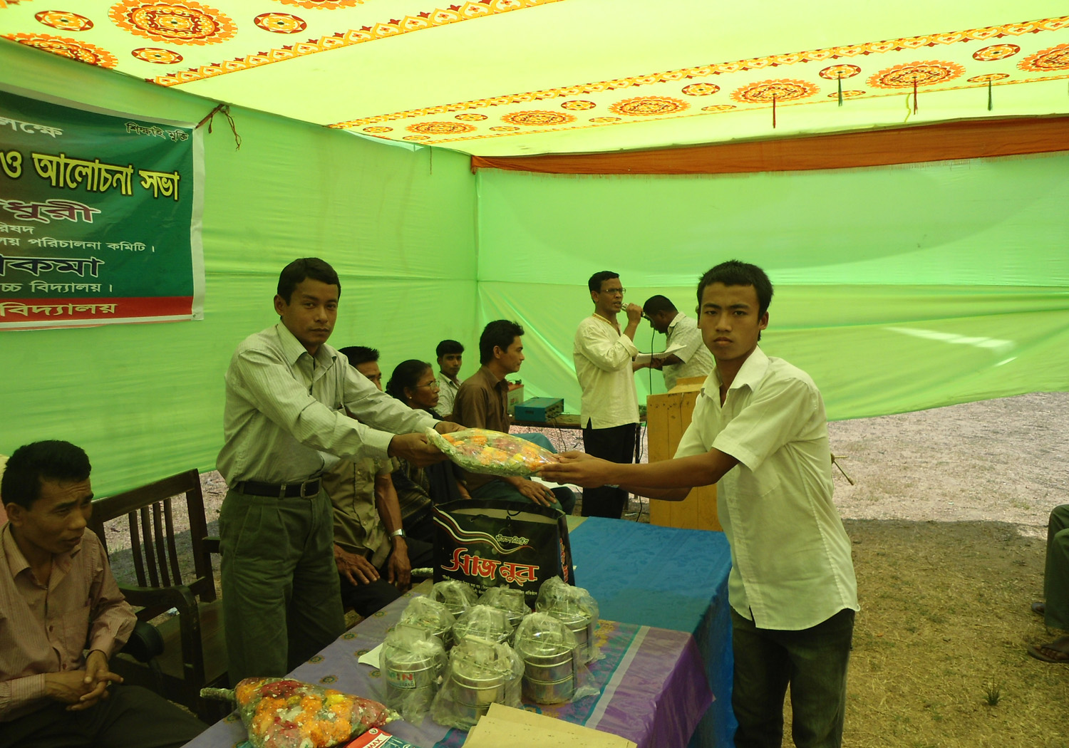 পুরস্কার বিতরনী অনুষ্ঠানে অত্র ইউনিয়নের মাননীয় চেয়ারম্যান মহোদয়।