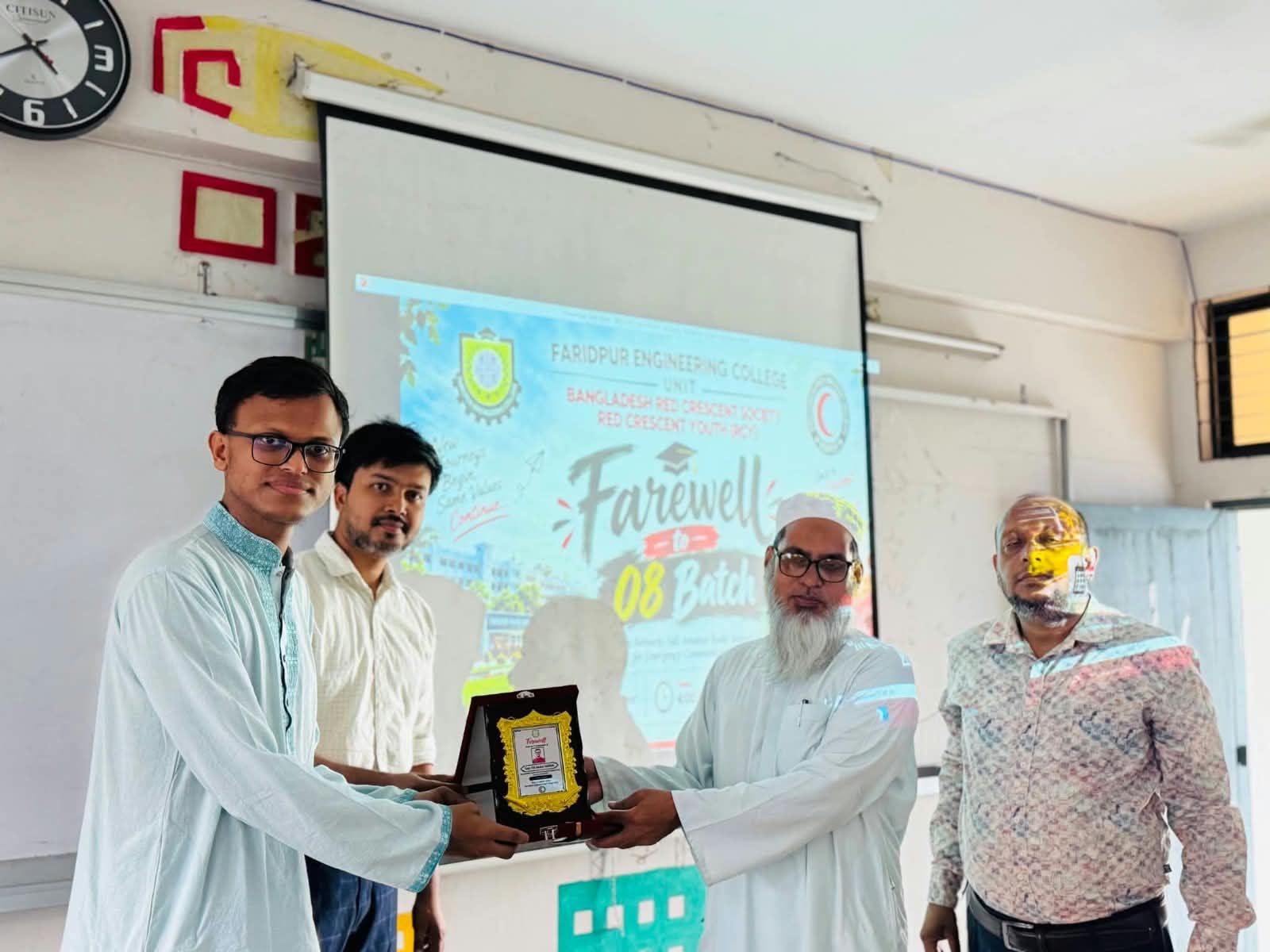 ফরিদপুর ইঞ্জিনিয়ারিং কলেজ রেড ক্রিসেন্ট ইউনিটের ইউথ লিডার ও ডেপুটি লিডারদের বিদায় অনুষ্ঠান ২০২৬