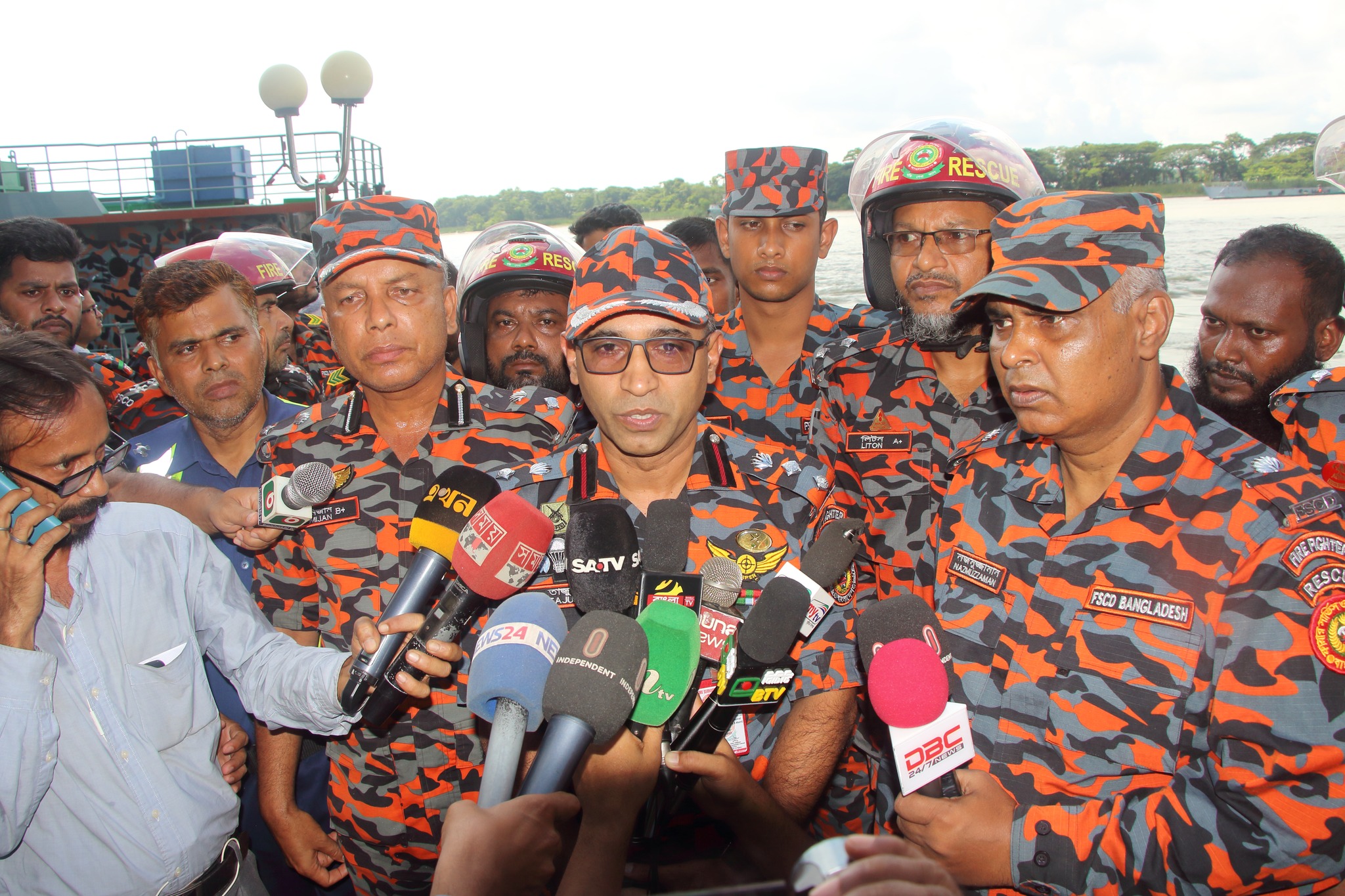 ঝালকাঠী সাগর নন্দিনী-২ তেলের জাহাজের অগ্নিকাণ্ডের প্রেস ব্রিফিং কার্যক্রমের স্থিরচিত্র।