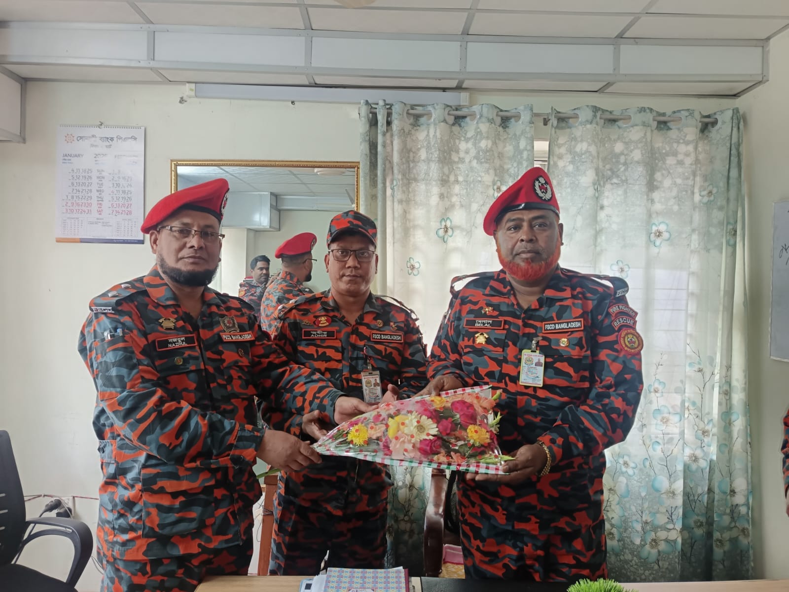 ২৪/০২/২০২৬ তারিখ সহকারী পরিচালক, ফরিদপুর মহোদয়কে ফুল দিয়ে বরন।