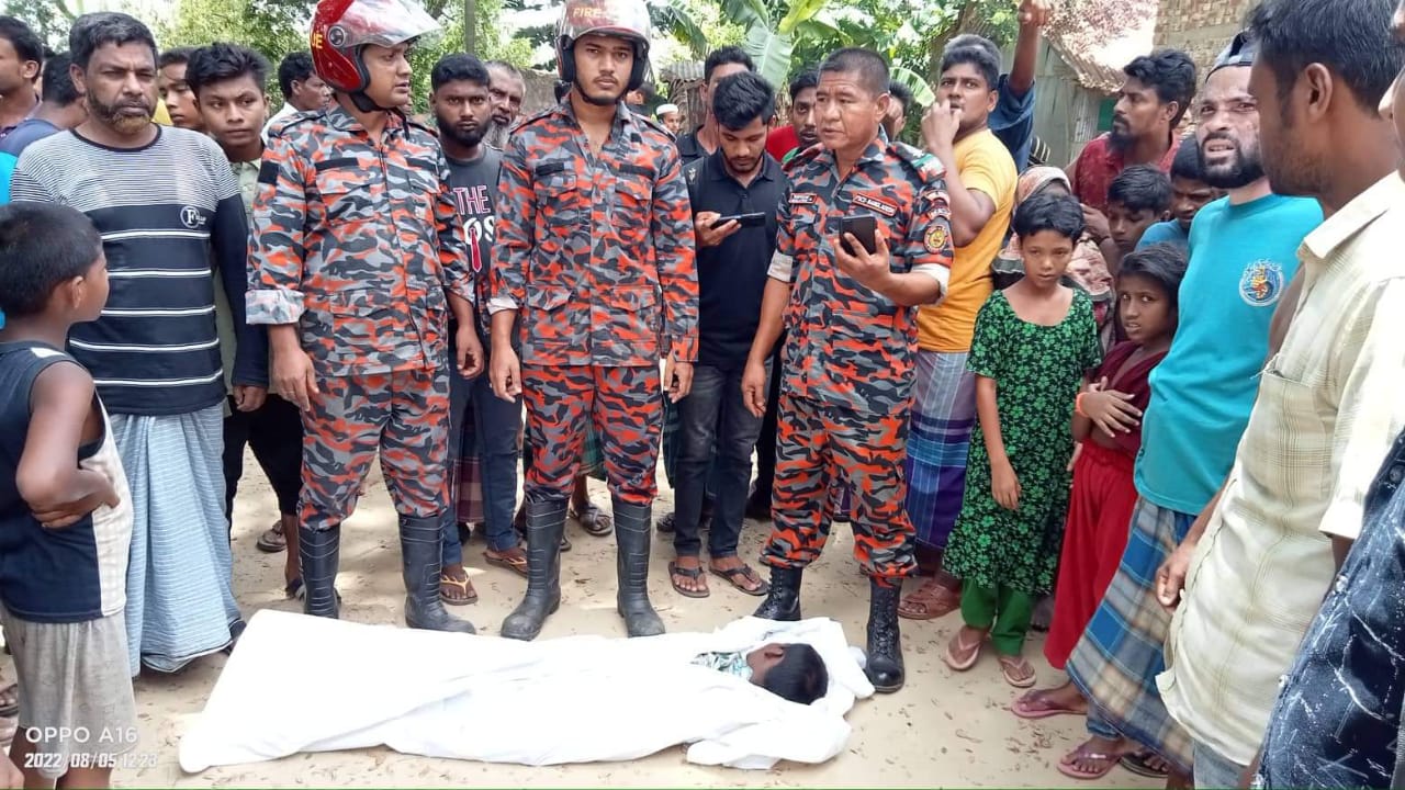 ফেনী ফায়ার সার্ভিস ও সিভিল ডিফেন্স এর বিভিন্ন কার্যক্রমের স্থিরচিত্র।