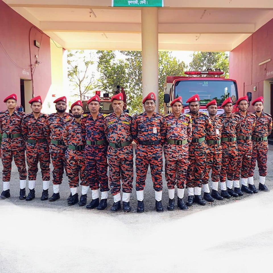 কর্মকর্তা-কর্মচারীবৃন্দ