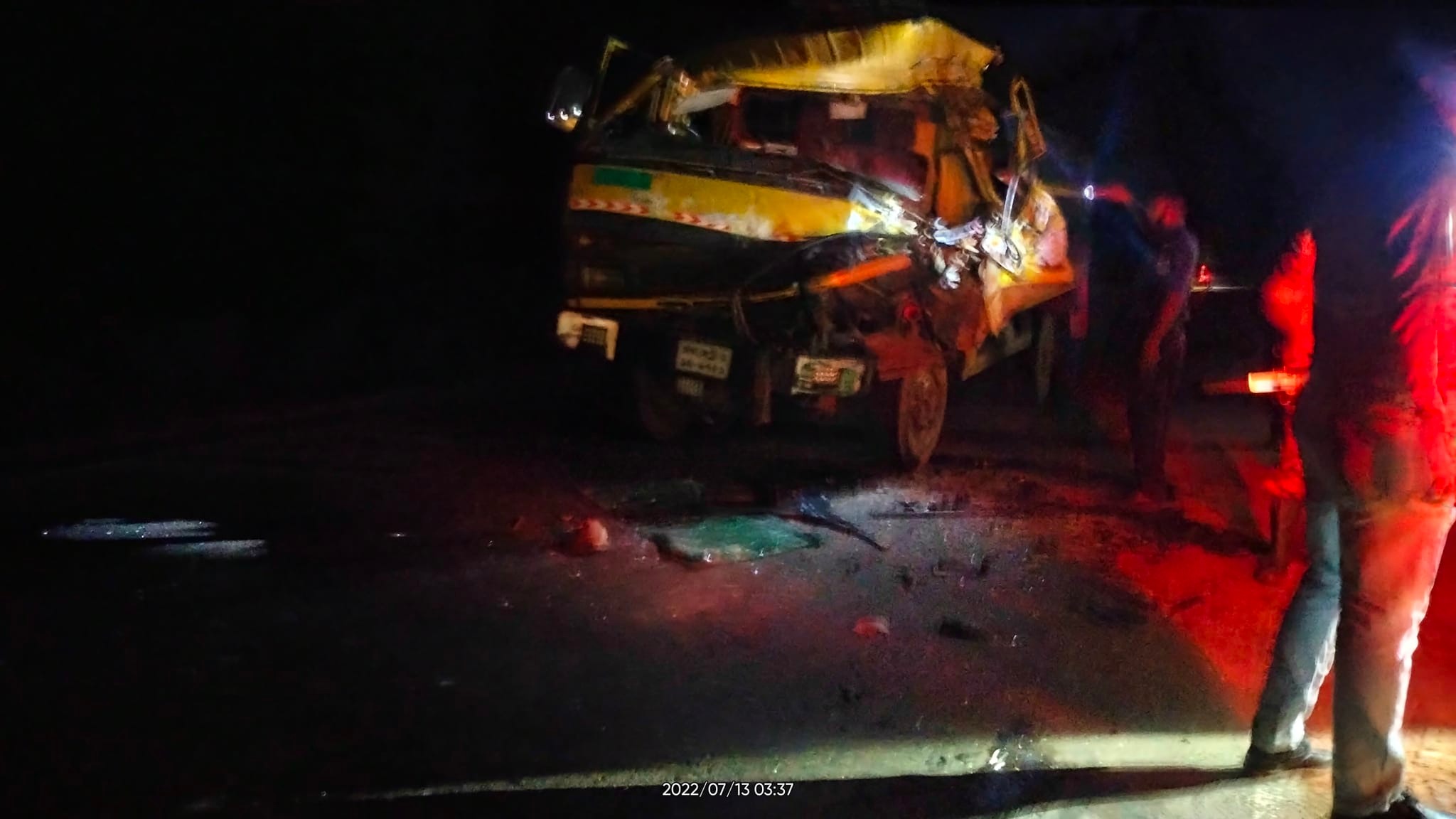 অদ্য ১৩/০৭/২০২২ তারিখ রাত ০৩.২০টা সময় কেয়া বাগান তেলপাম্পের সামনে কালীগঞ্জ ঝিনাইদহ নামক স্থানে ট্রাক নিয়ন্ত্রণ হারিয়ে সামনের ট্রাকে পিছোন থেকে ধাক্কা দেওয়ার ফলে ৩ জন আহত হয়। ফায়ার সার্ভিসের উদ্ধারকারী দল কালীগঞ্জ স্টেশনের স্টেশন অফিসার শেখ মামুনুর রশিদ স্যারের নেতৃত্বে আহত ব্যাক্তিদের কে উদ্ধার করে কালীগঞ্জ উপজেলা স্বাস্থ্য কমপ্লেক্সে পৌঁছে দেওয়া হয়