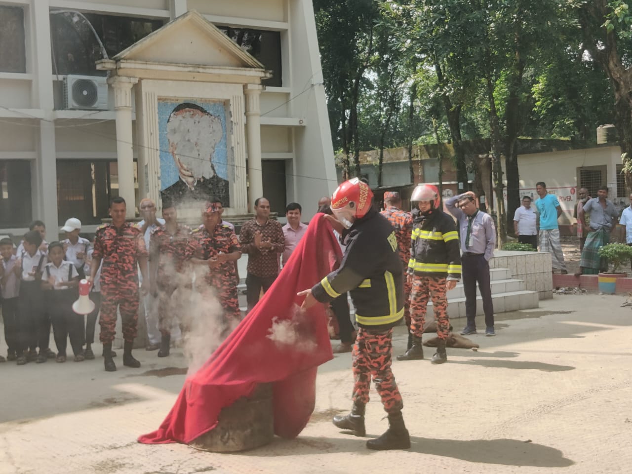 আর্ন্তজাতিক দুর্যোগ প্রশমন দিবস-২০২৫ উপলক্ষে মহড়ার চিত্র