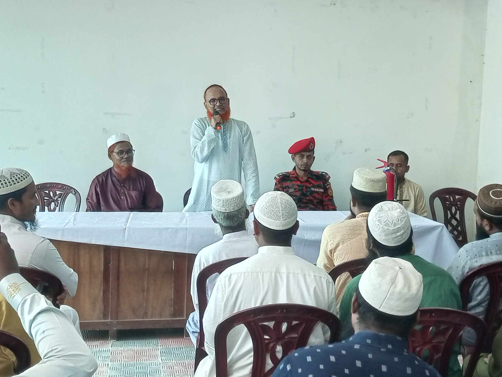 মসজিদের ইমাম ও মুয়াজ্জিনগনকে মৌলিক প্রশিক্ষনের স্থির চিত্র।
