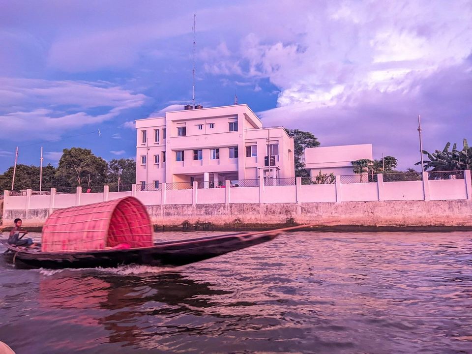 স্টেশনের সৌন্দর্য